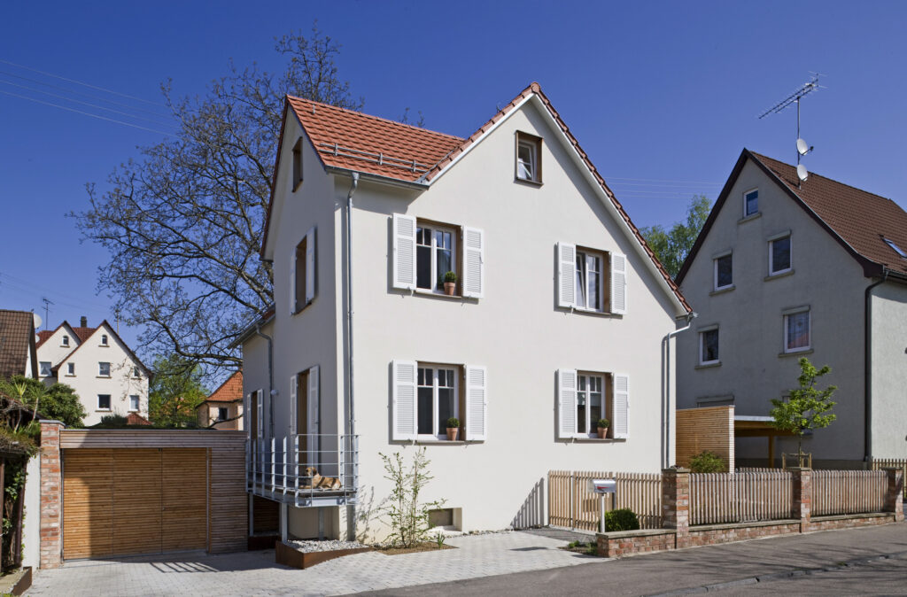 Gartenanlage und Wohnhaus